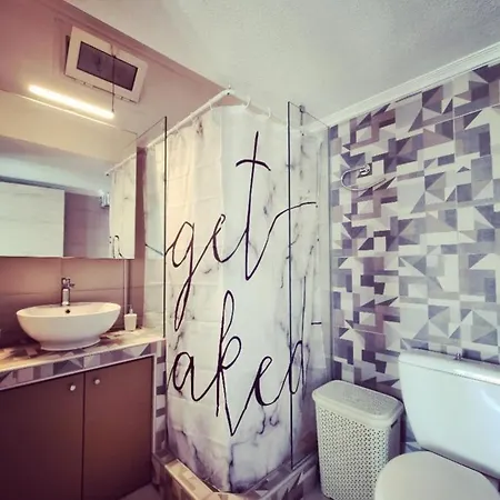 Tararas * 尼亚米卡尼奥纳